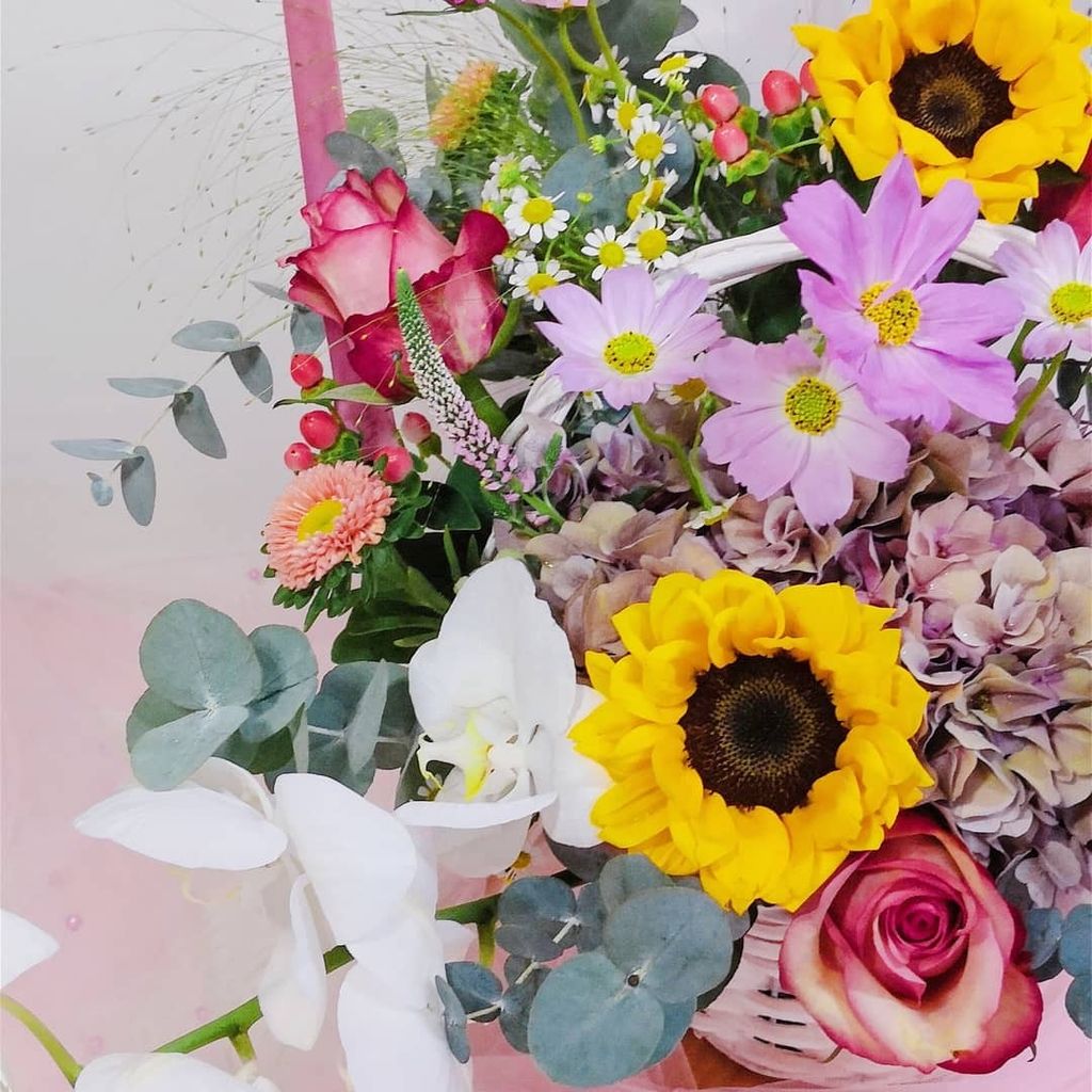 Colourful Grand Flower Opening Basket 3.jpg