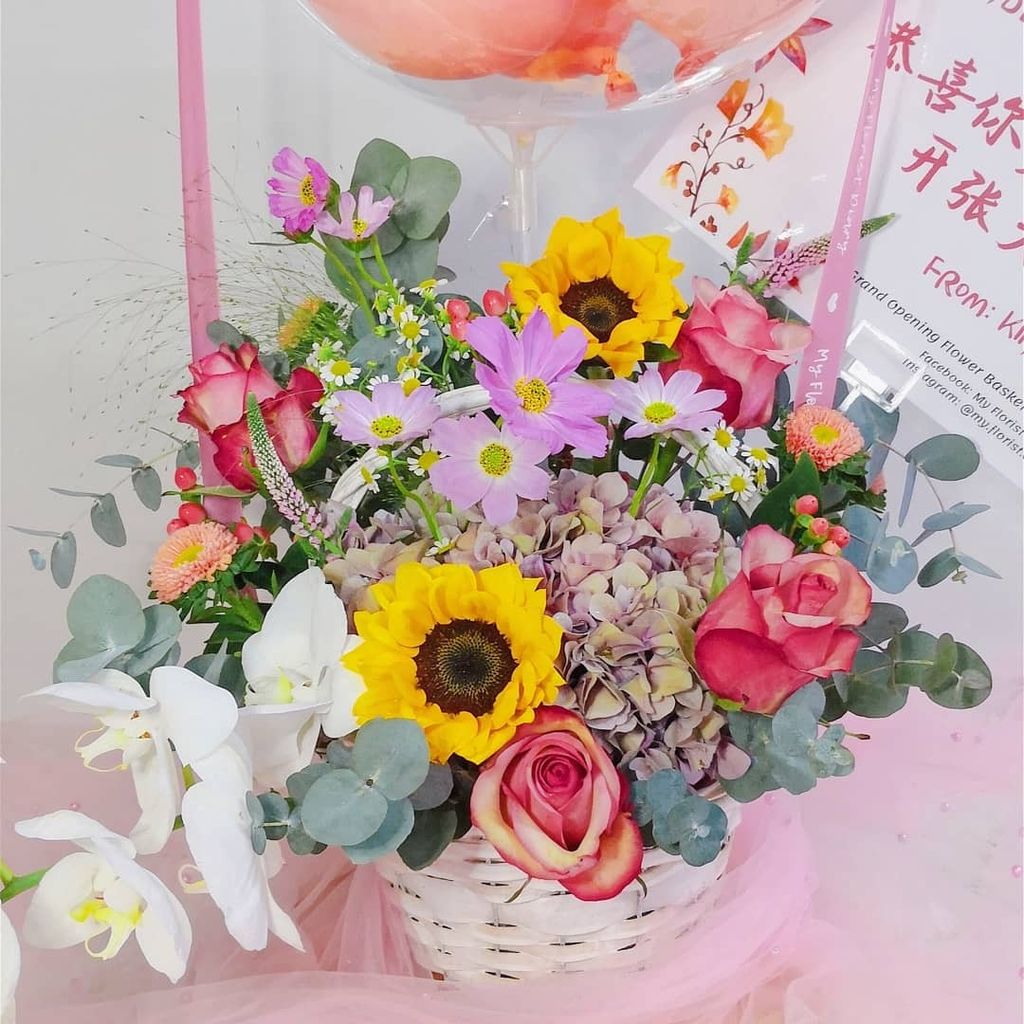 Colourful Grand Flower Opening Basket 1.jpg