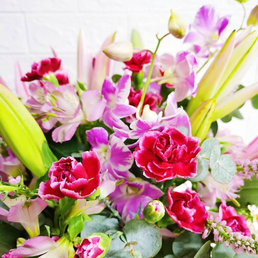 Lily Vase Arrangement 2.jpg