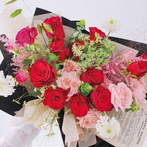 Red Roses Bouquet 1.jpg