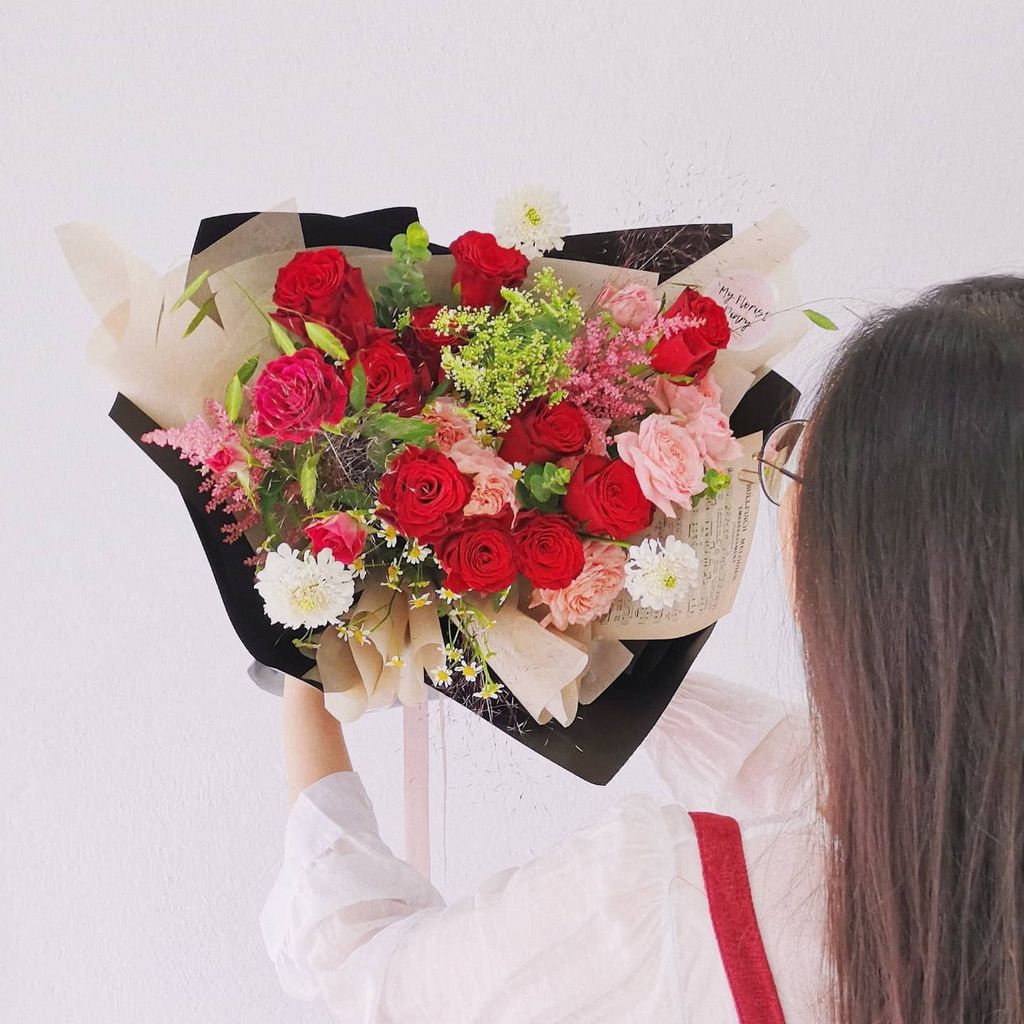 Red Roses Bouquet 2.jpg