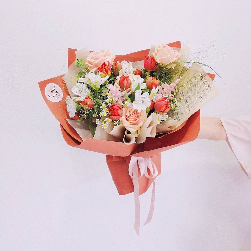 Red Tulip Rose Bouquet 3.jpg