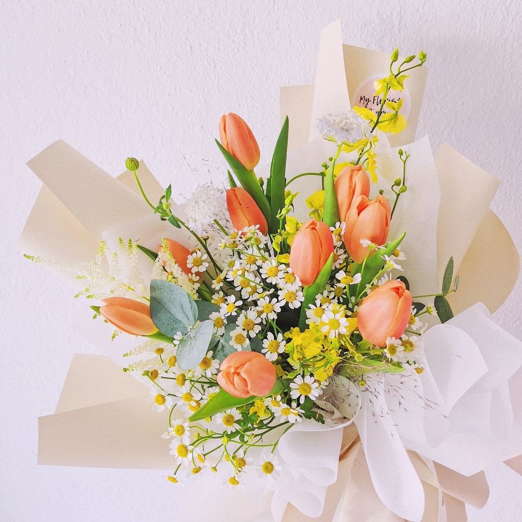 Peach Summer Tulip Bouquet 3.jpg