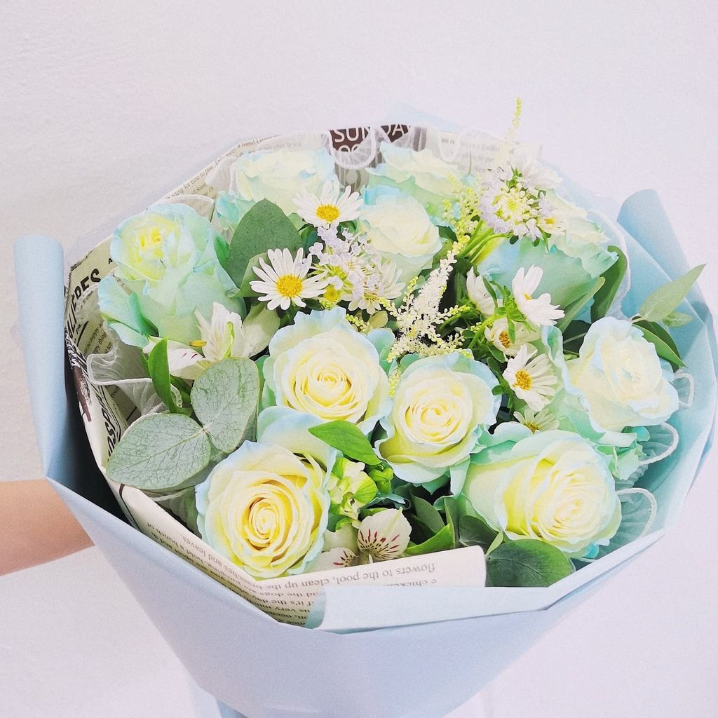 White Sky Roses Round Bouquet 3.jpg