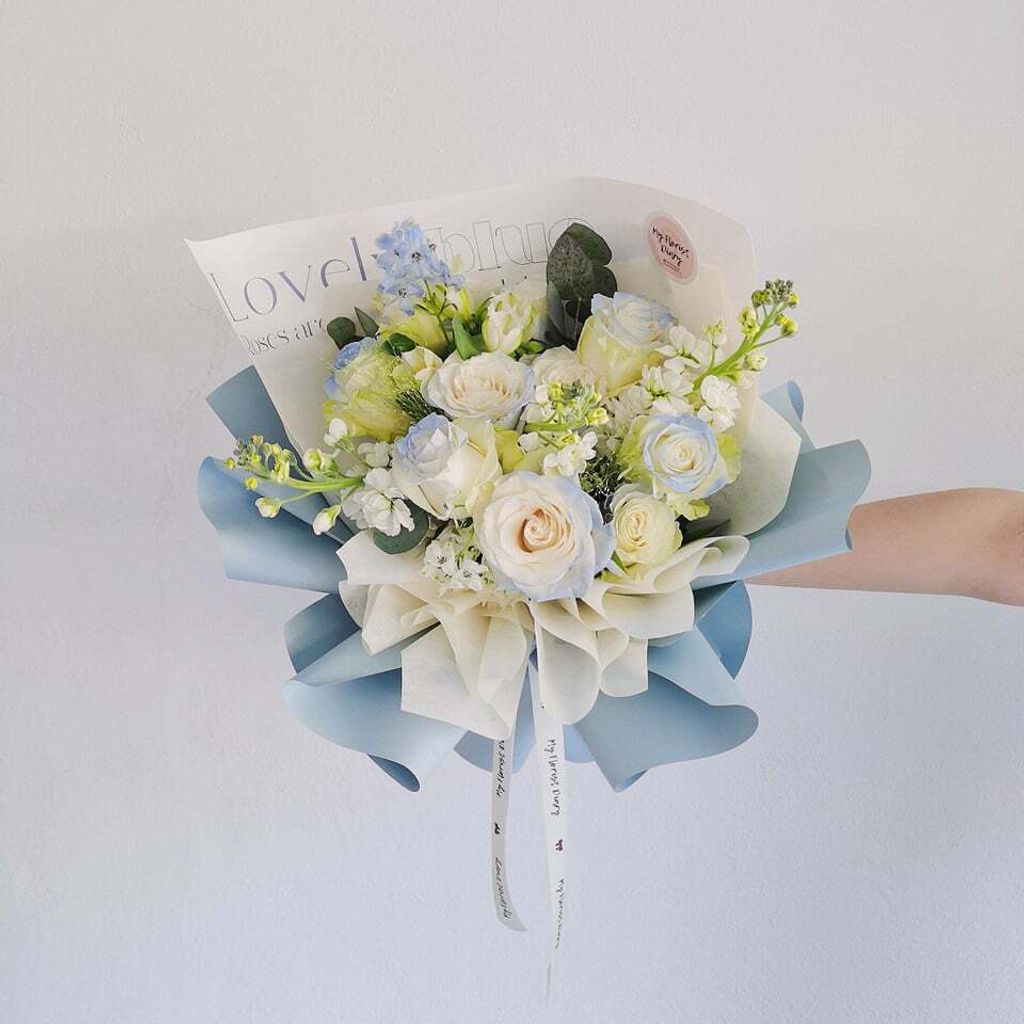 Blue Ecuador Roses Bouquet 1.jpg