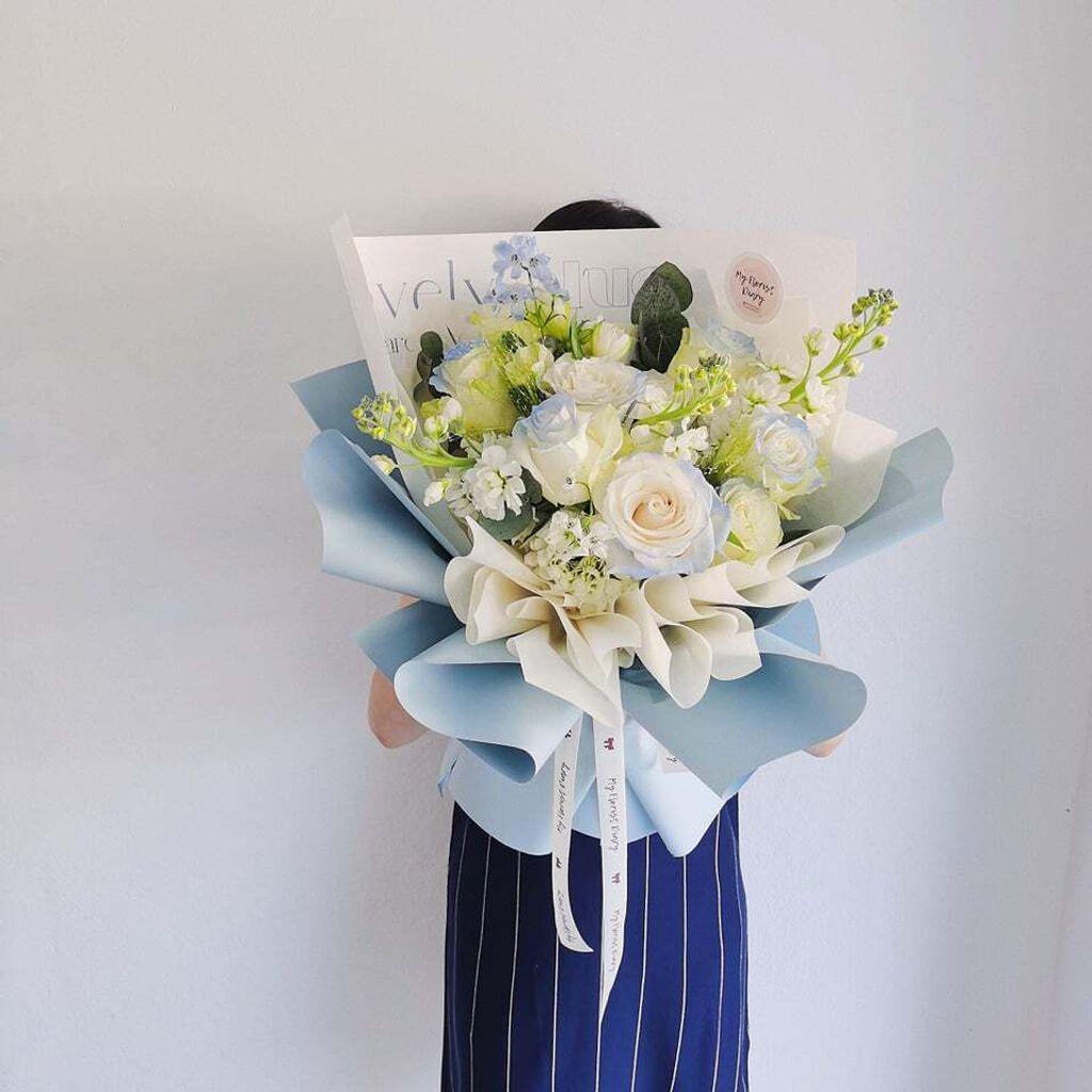 Blue Ecuador Roses Bouquet 2.jpg