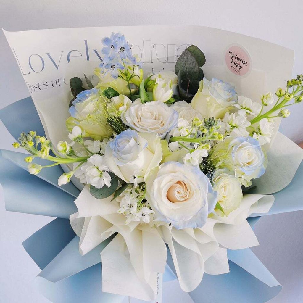 Blue Ecuador Roses Bouquet 3.jpg