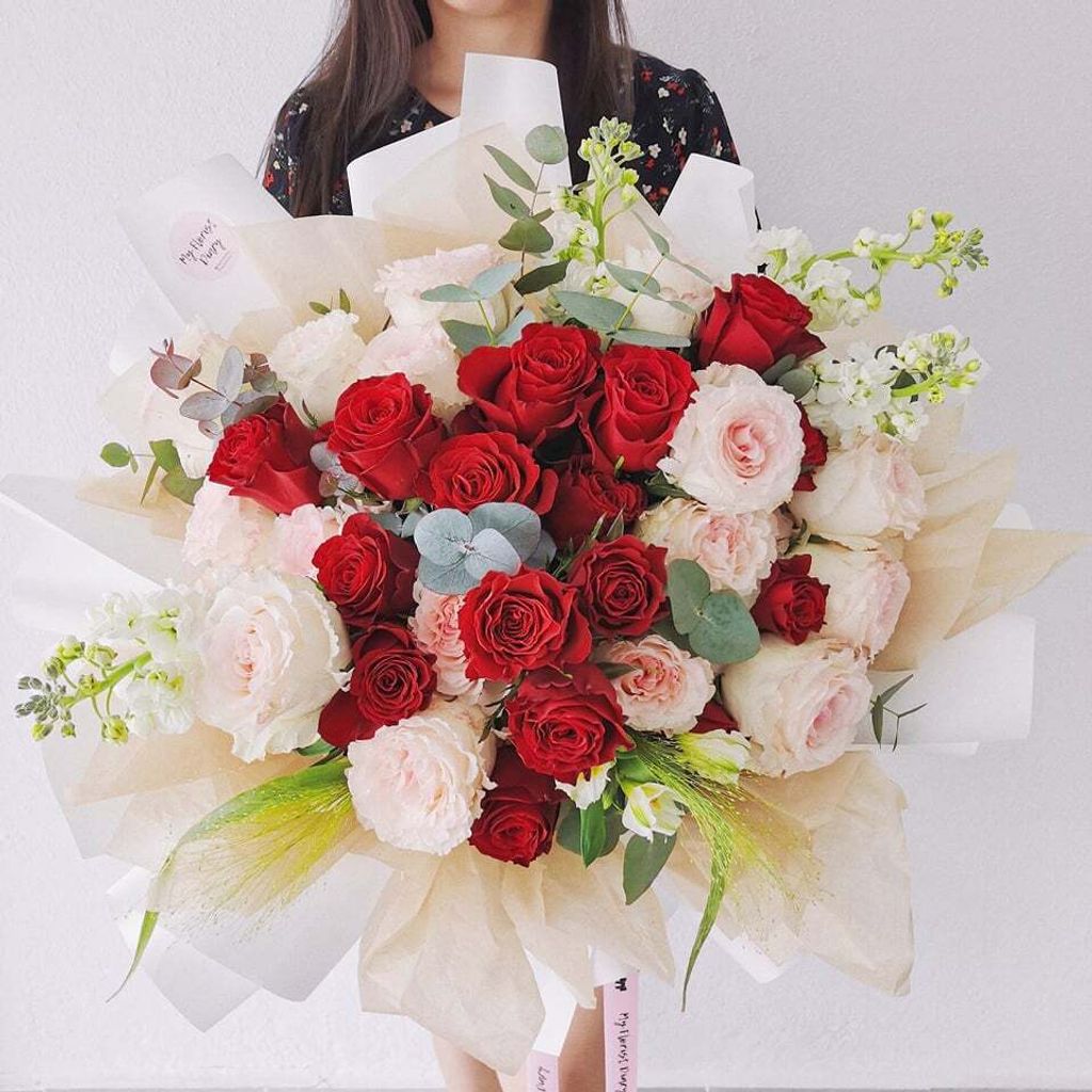 Red & Pink 30 Roses 2.jpg