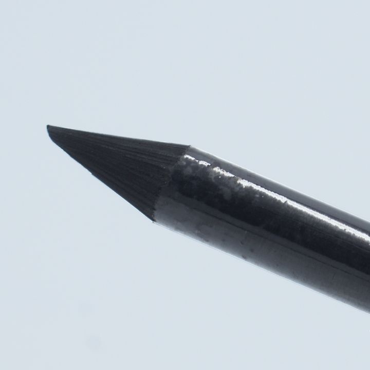 woodlesscharcoalpencil_closeup-1.jpg