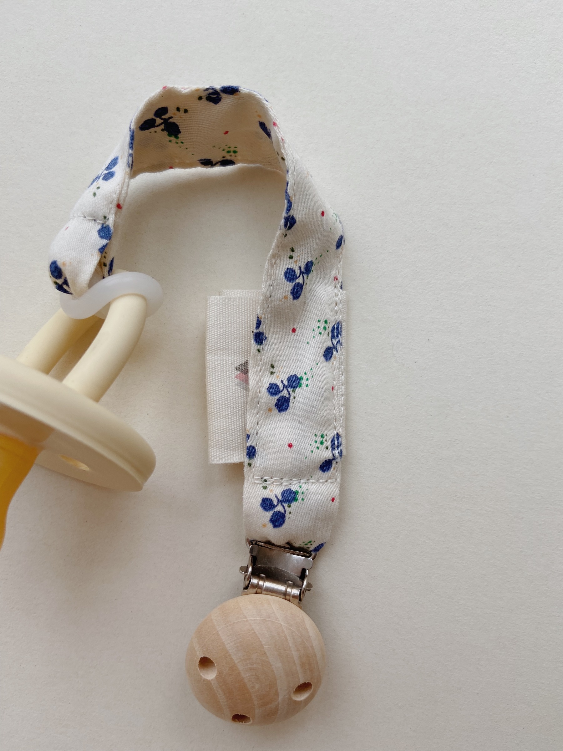 KS1144 - PACIFIER STRAP - BLUE BELL - Extra 1.jpg