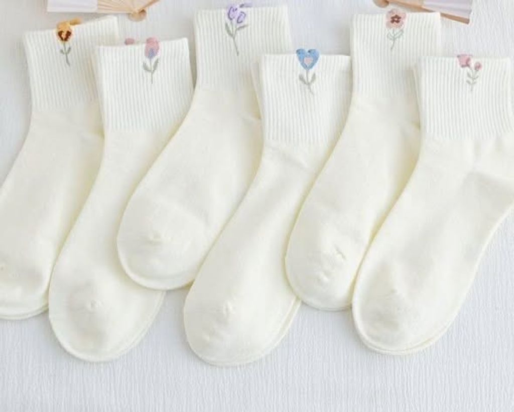 正韓花卉白色襪子 $250 (1)