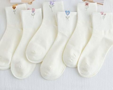 正韓花卉白色襪子 $250 (1)