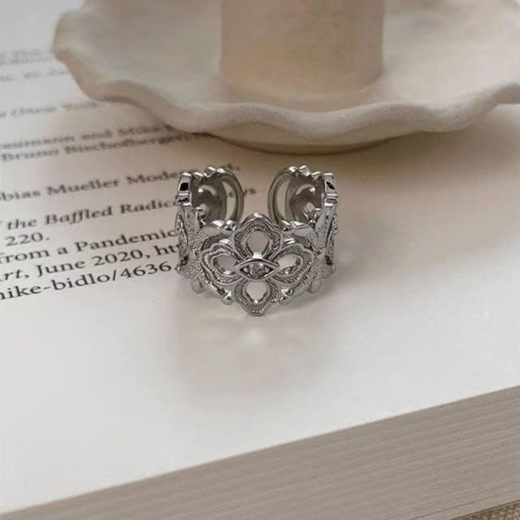 正韓鏤空雕花戒指 $180 (1)