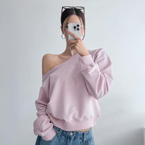 正韓粉嫩色調船型領可辣露肩上衣$980