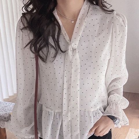 正韓滿版點點領結造型上衣 $890 (1)