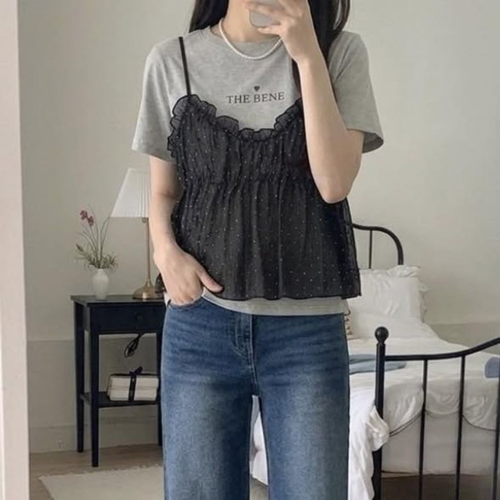 正韓點點肩帶&字母T恤上衣 $590 (1)