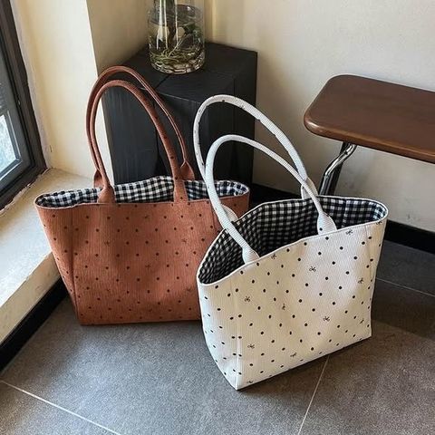 正韓滿版點點蝴蝶肩背包 $395 (1)