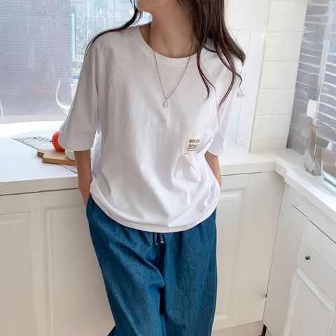 正韓配色英字撕破口袋T恤上衣$480 (3)
