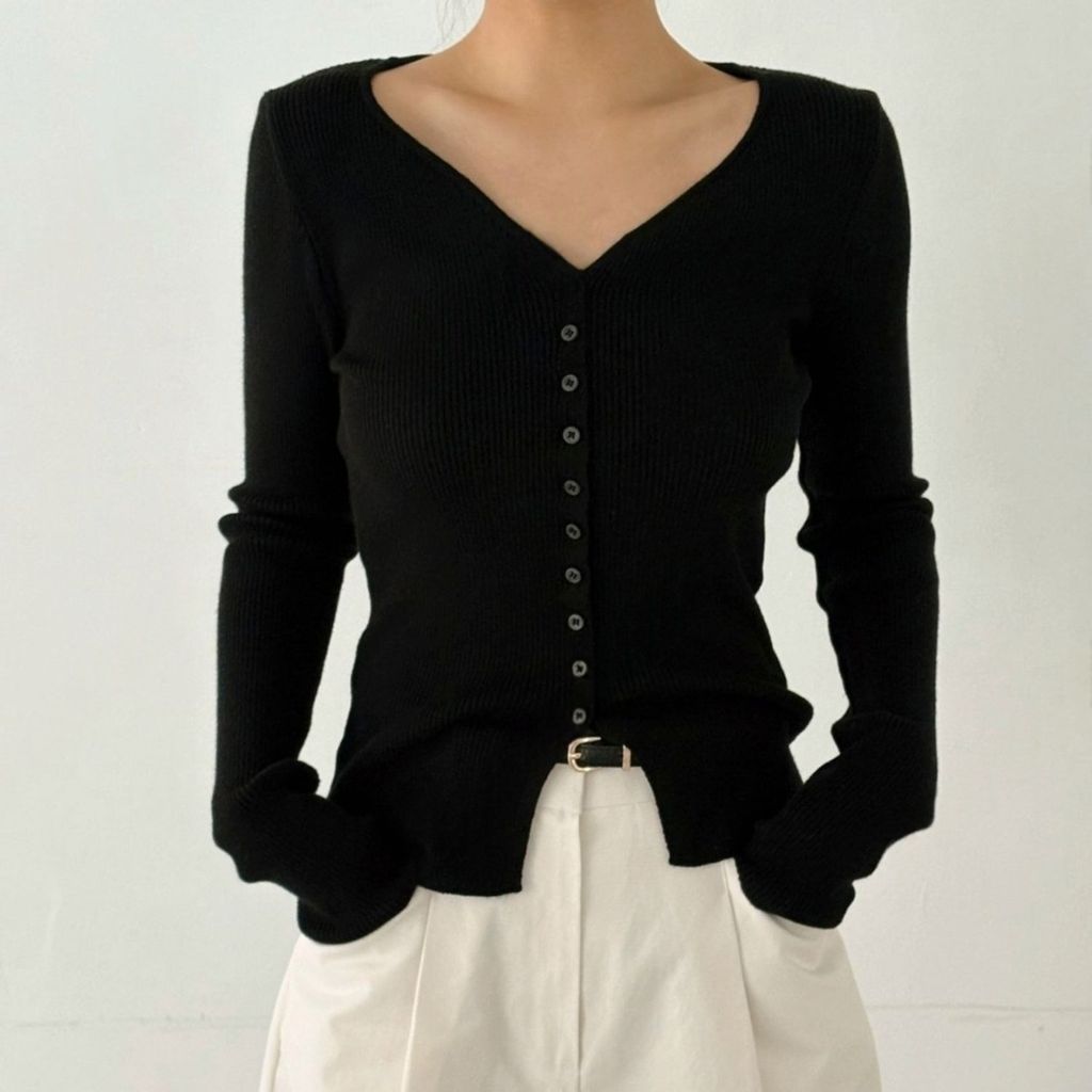 正韓V領排釦修身針織上衣｜$980 (1)