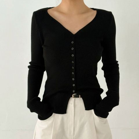 正韓V領排釦修身針織上衣｜$980 (1)
