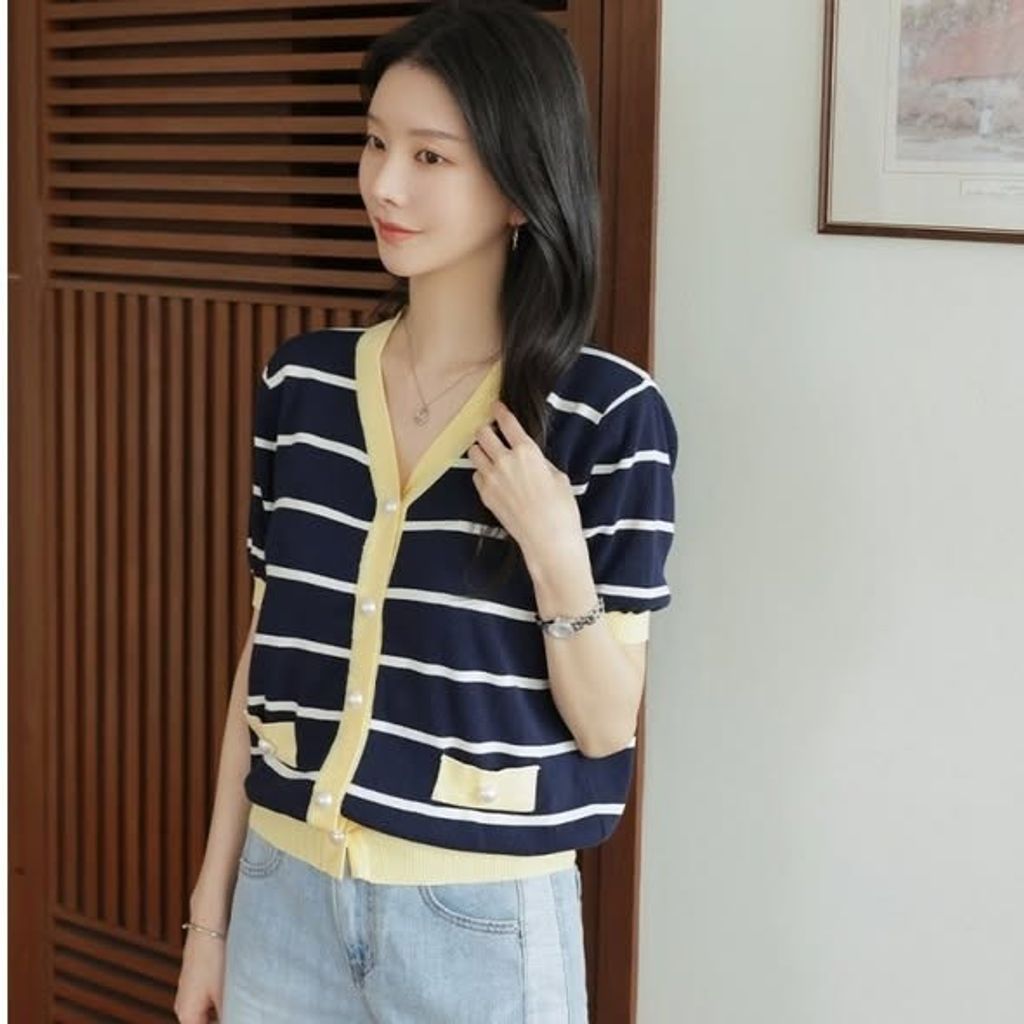 正韓V領條紋珍珠釦上衣 $795 (3)