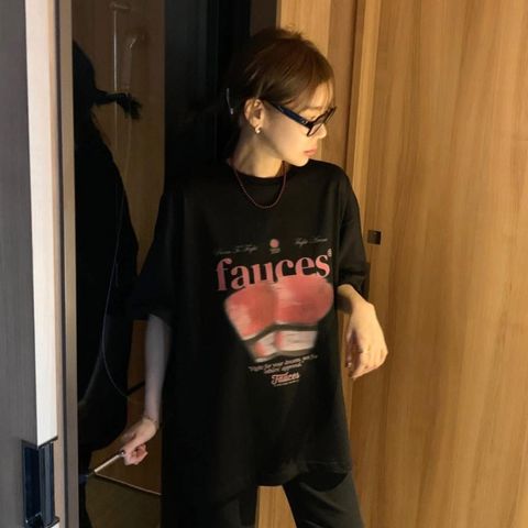 紅字圖案長版短袖T上衣｜$795 (4)