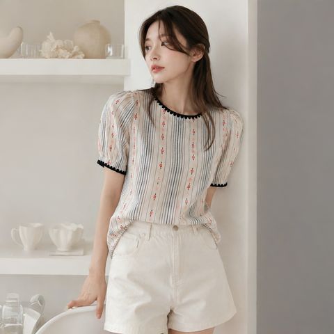 正韓小花滾邊澎袖上衣-128 (1)