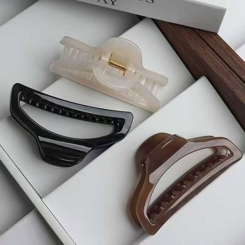 正韓鏤空造型髮夾 $180 (2)