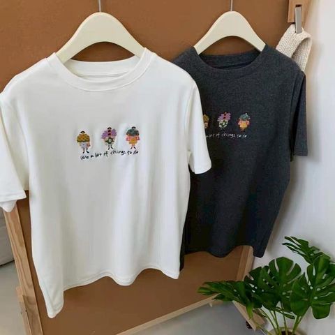 正韓花束女孩刺繡T上衣｜$890 (1)