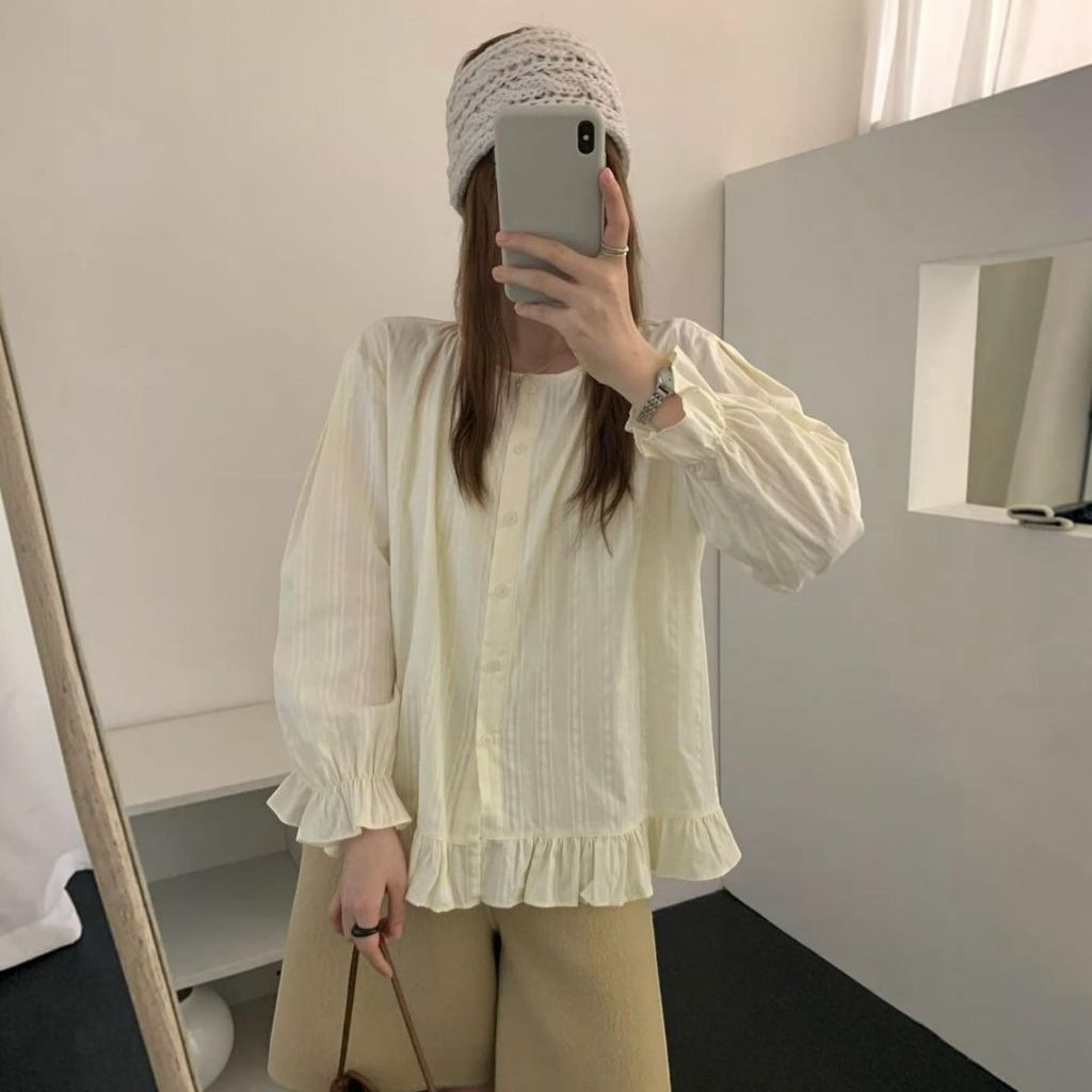 正韓排釦荷葉邊圓領上衣｜$695