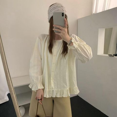 正韓排釦荷葉邊圓領上衣｜$695