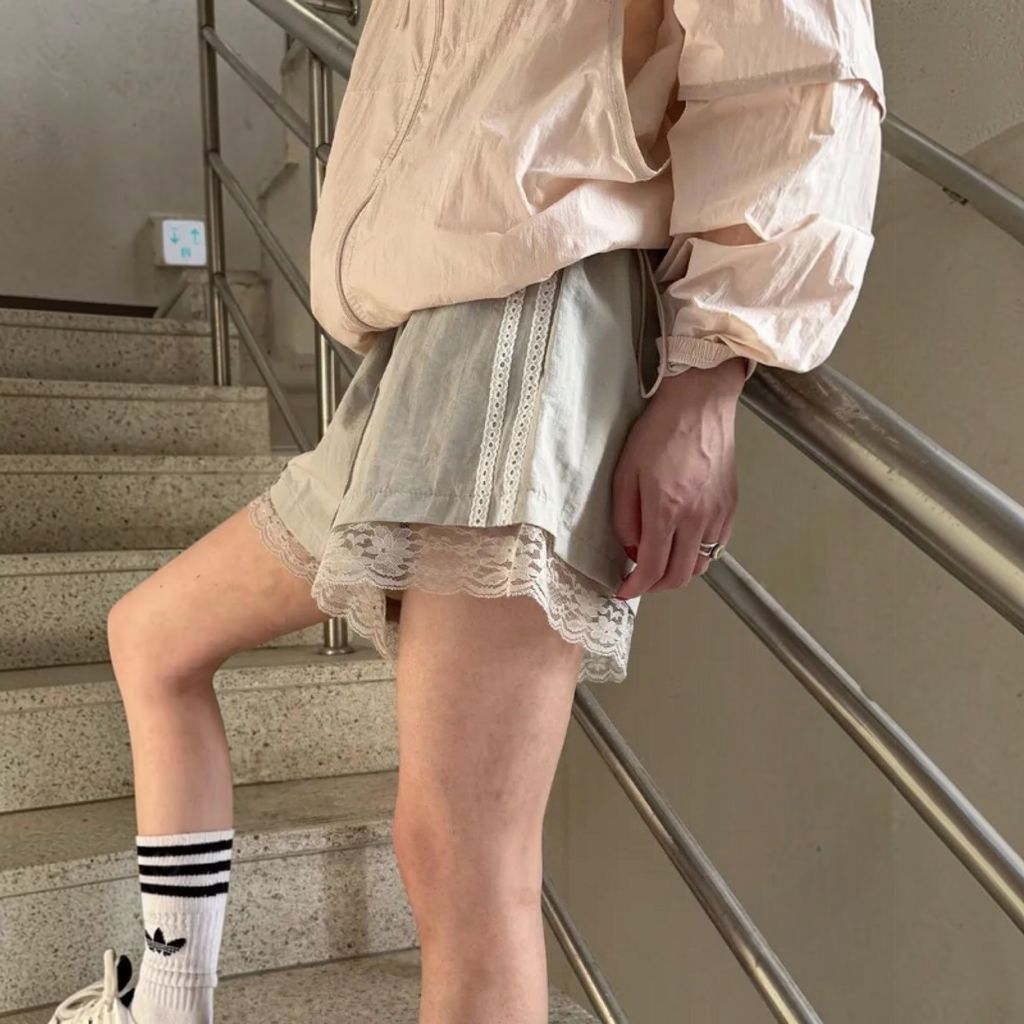 蕾絲拼接側條休閒短褲695 (1)