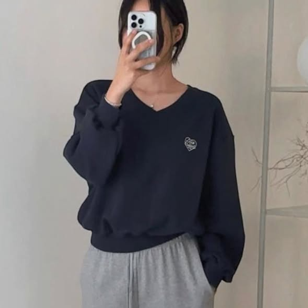 愛心刺繡V領寬鬆大學T795 (3)