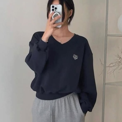 愛心刺繡V領寬鬆大學T795 (3)