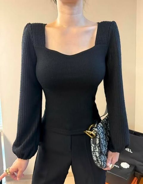 正韓拼接澎澎羅紋袖優雅桃心領上衣｜$980 (1)