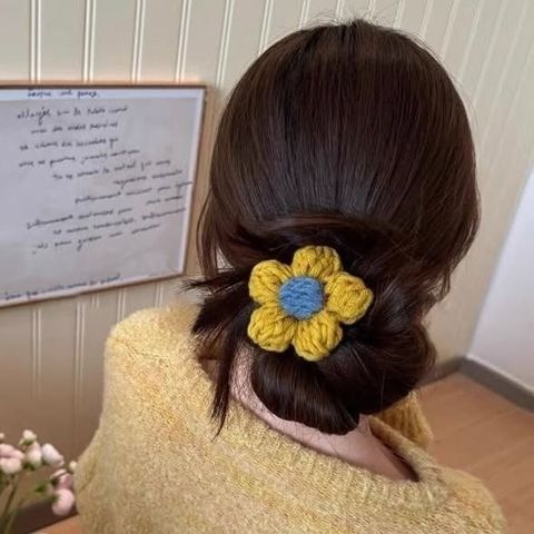 正韓俏麗毛線花朵髮圈 $190 (1)