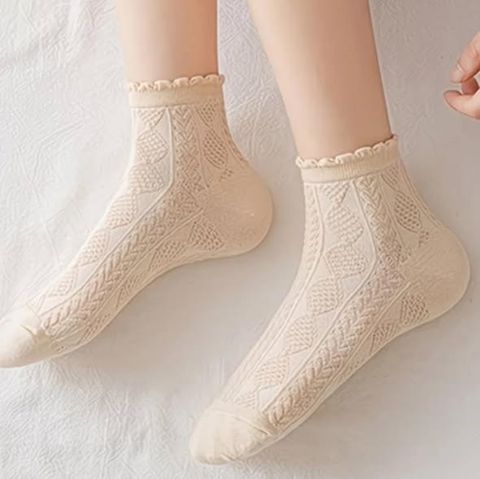正韓立體浮紋木耳花邊襪子 $295 (2)