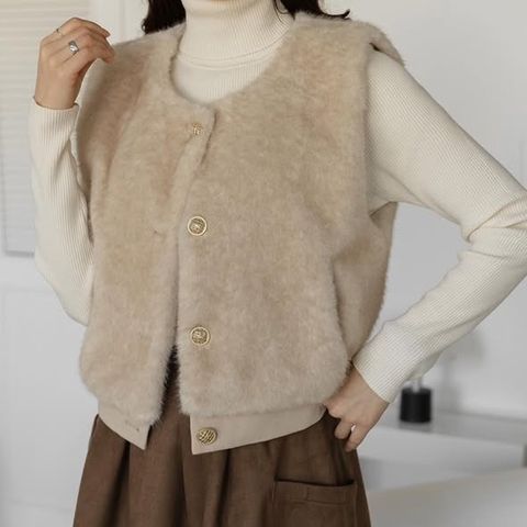 正韓貴氣毛毛質感金釦背心-138 (1)