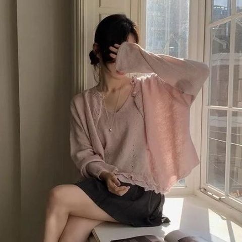 正韓V領荷葉邊上衣&罩衫 套裝 $980 (2)