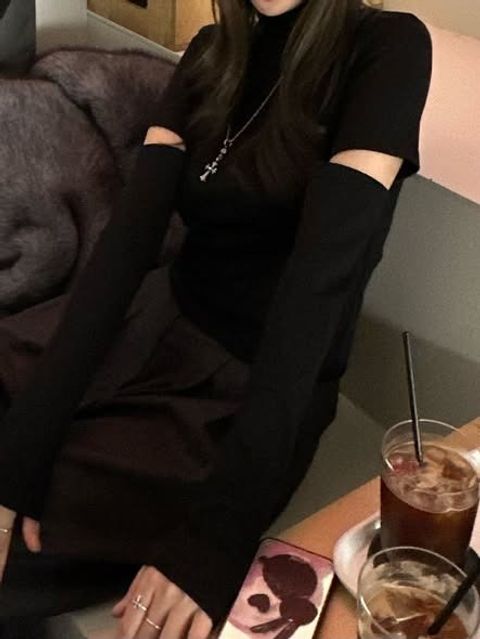 正韓立領袖簍空造型上衣-128