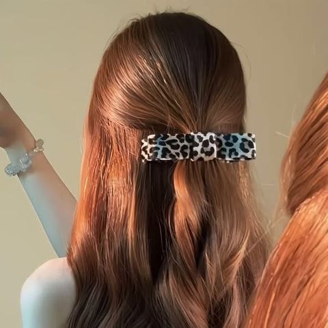 正韓絨感平結香蕉髮夾 $230 (1)