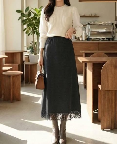 正韓拼接下擺雕花蕾絲長裙｜$795