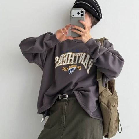 正韓美式英字寬鬆上衣 $590 (1)