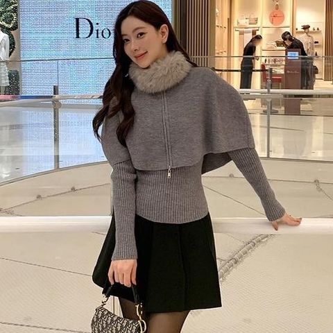 正韓V領彈性坑條針織上衣&斗篷式拉鍊 套裝$980 (2)