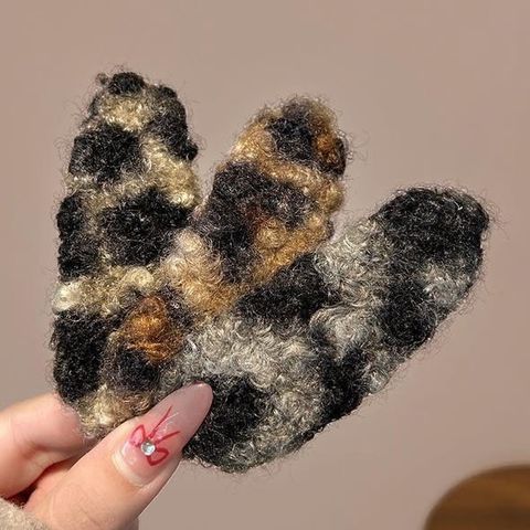 正韓毛絨感豹紋BB髮夾 $150 (2)