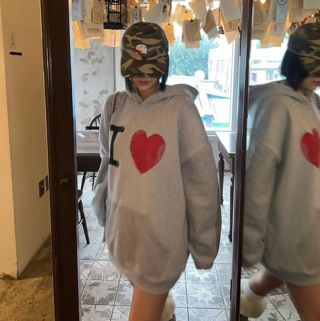 正韓斑駁愛心字母連帽長版大學T上衣-218 (2)