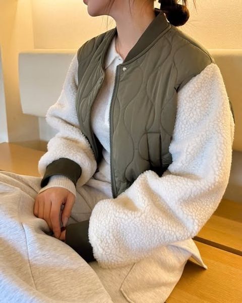 正韓袖拼接毛毛壓紋外套-138 (1)