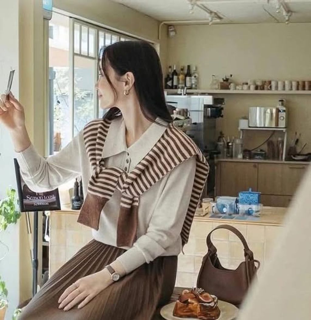 正韓小排扣翻領柔軟針織上衣｜$980 (4)