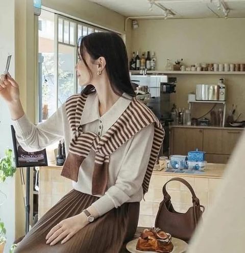 正韓小排扣翻領柔軟針織上衣｜$980 (4)