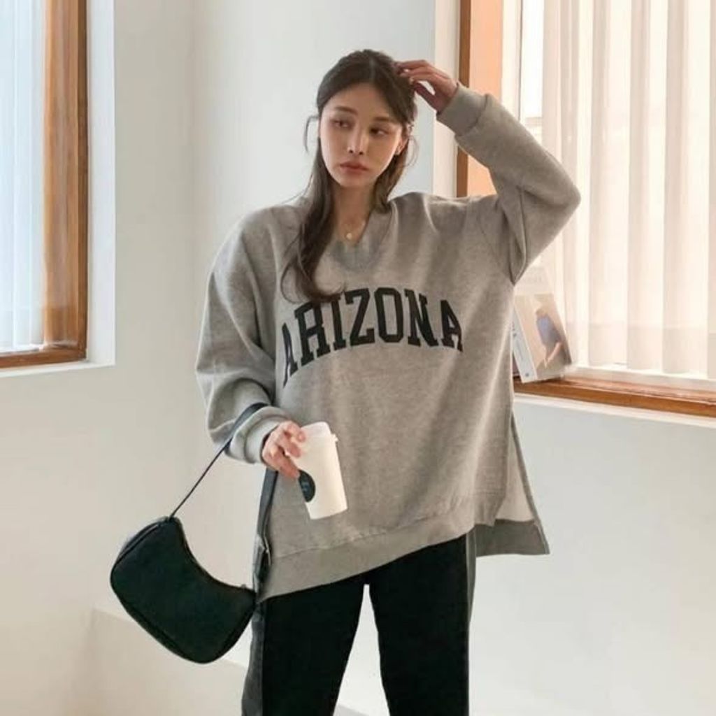 正韓配色英字V領大學T上衣｜$890 (1)